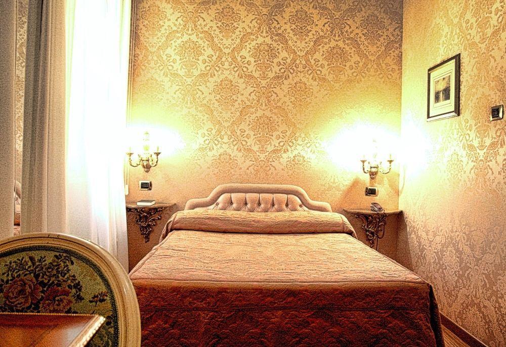 Hotel Des Epoques Rome Bagian luar foto