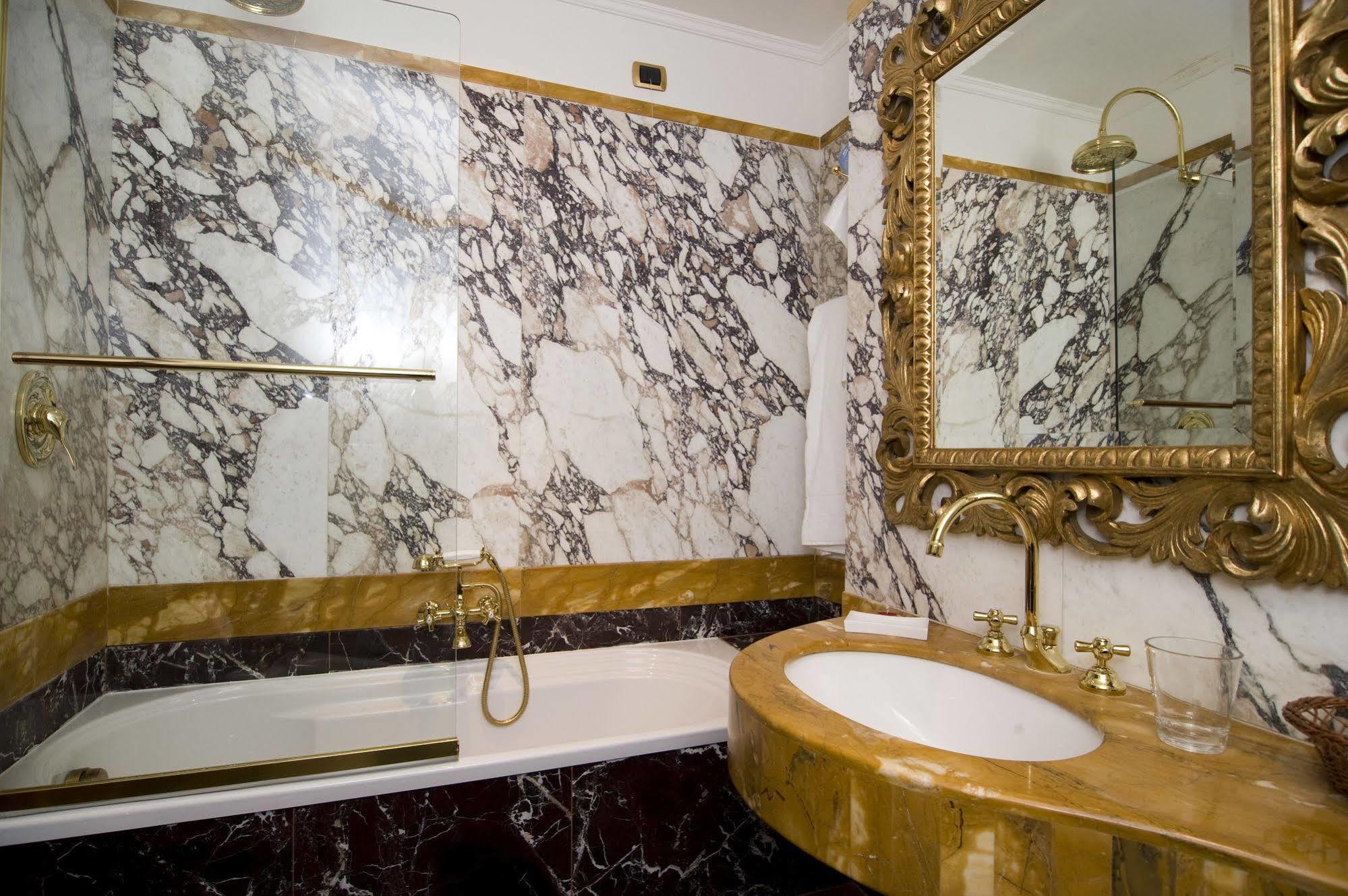 Hotel Des Epoques Rome Bagian luar foto